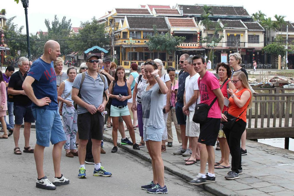 What clothes to wear in Vietnam. Footwear Recommendations