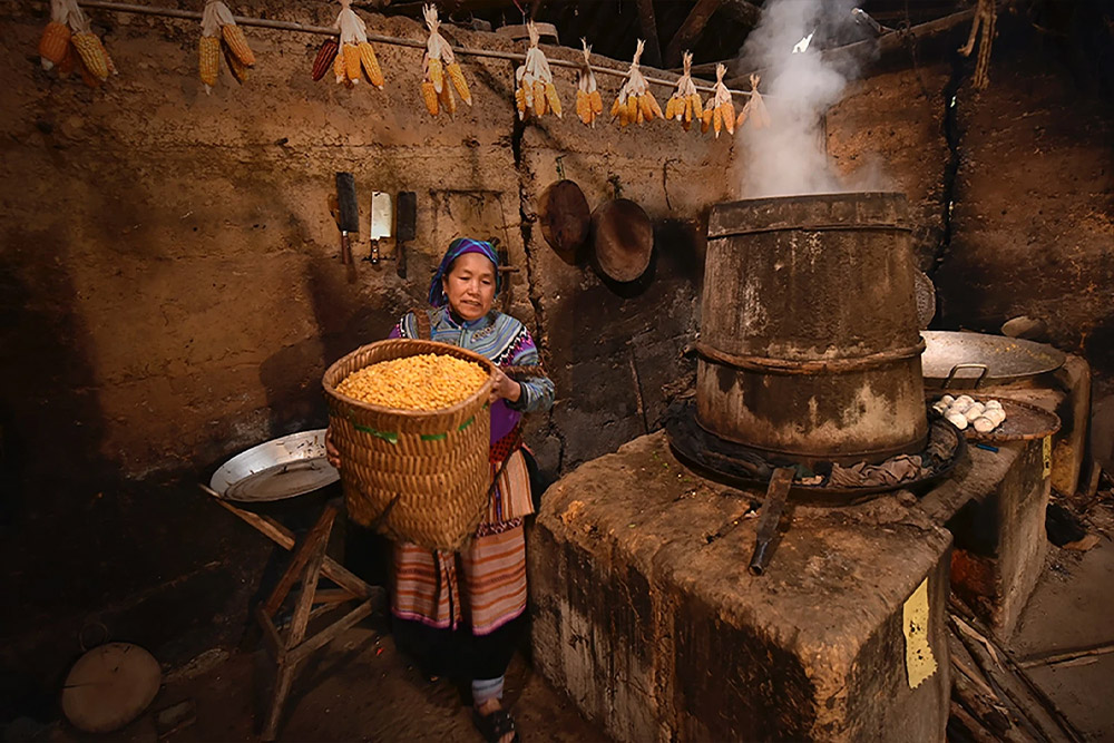 bac-ha-beyond-the-market-Ban-Pho-Village-Corn-Wine-Country