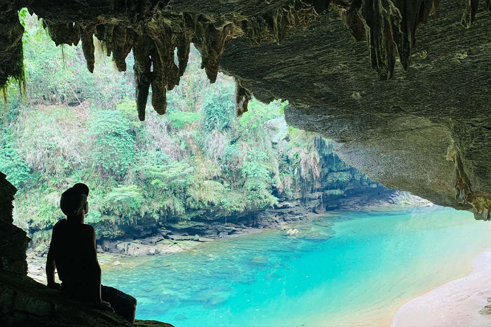 bac-ha-beyond-the-market-Boat-Trip-on-the-Chay-River-Fairy-Cave-Hang-Tien