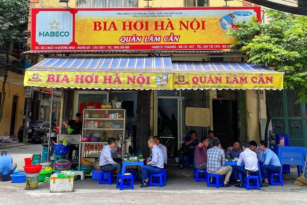 bia-hoi-hanoi-Local-Tips-to-Find-Authentic-Bia-Hoi-in-Ha-Noi