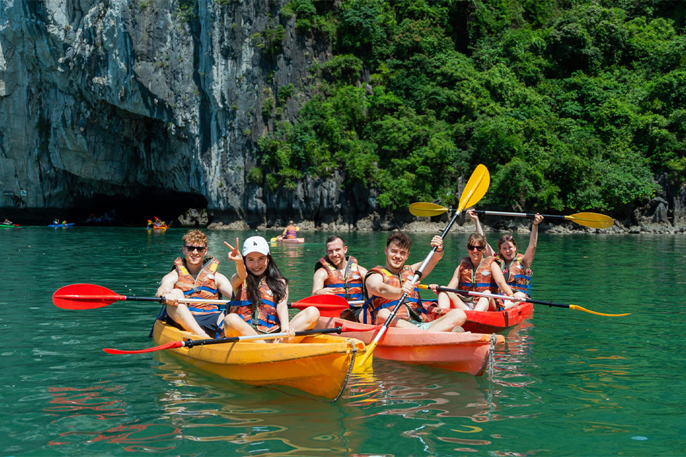 halong-bay-day-tour-from-hanoi-A-Real-Time-Halong-Bay-1-Day-Tour-From-Hanoi-Itinerary