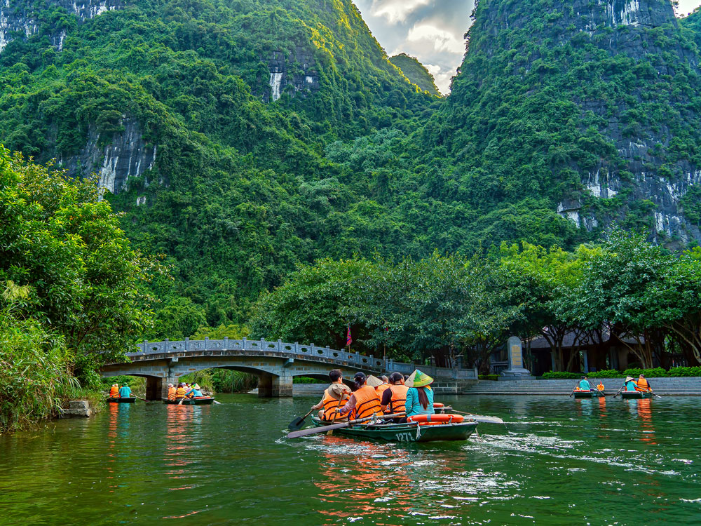 ninh-binh-day-trip-from-hanoi-The-Million-Dollar-Question-Trang-An-vs-Tam-Coc-trang-an