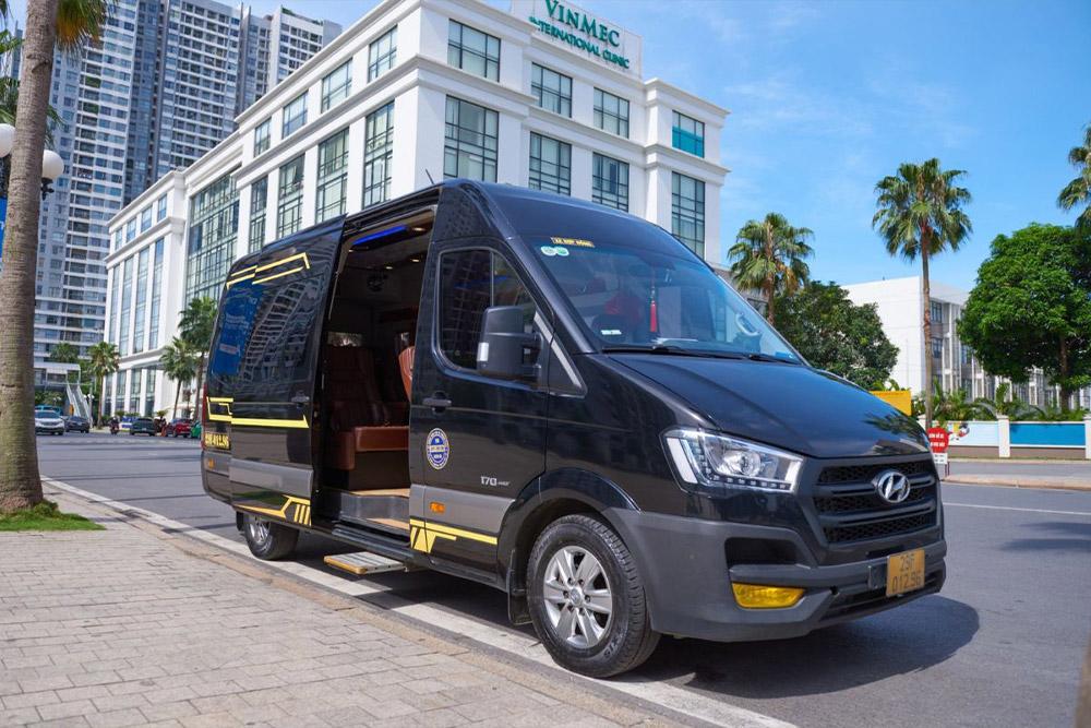 sapa-travel-Logistics-Getting-to-the-Mountains-Limousine-Van