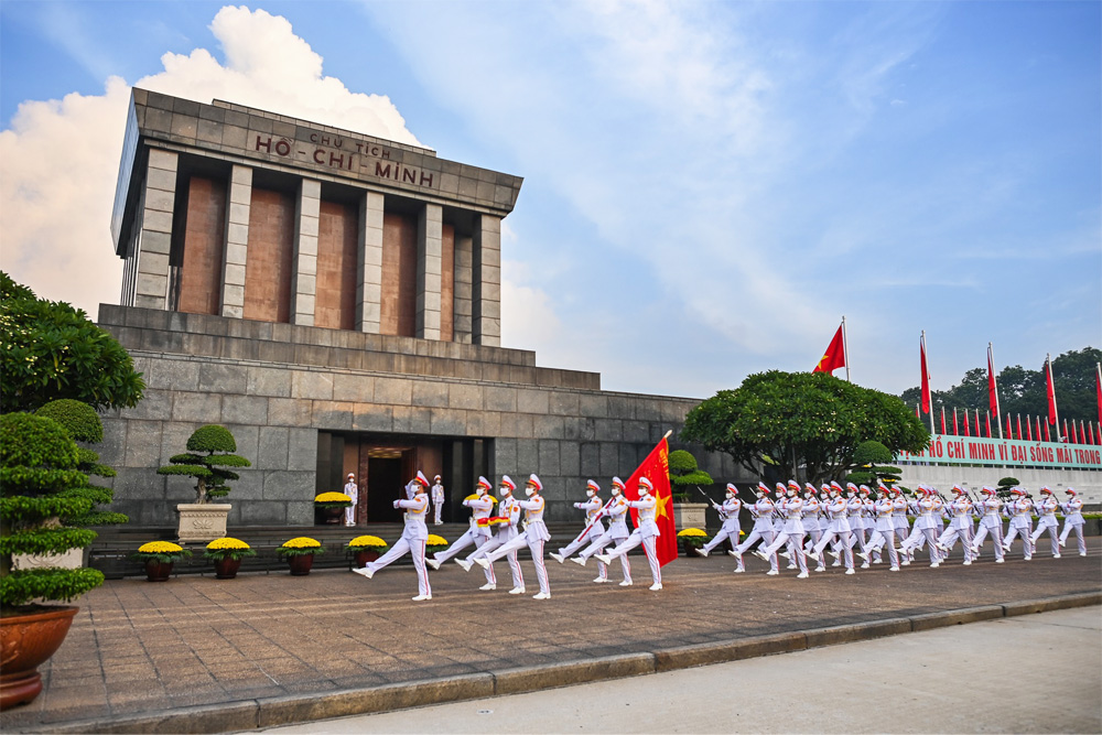 things to see in hanoi ho chi minh mausoleum