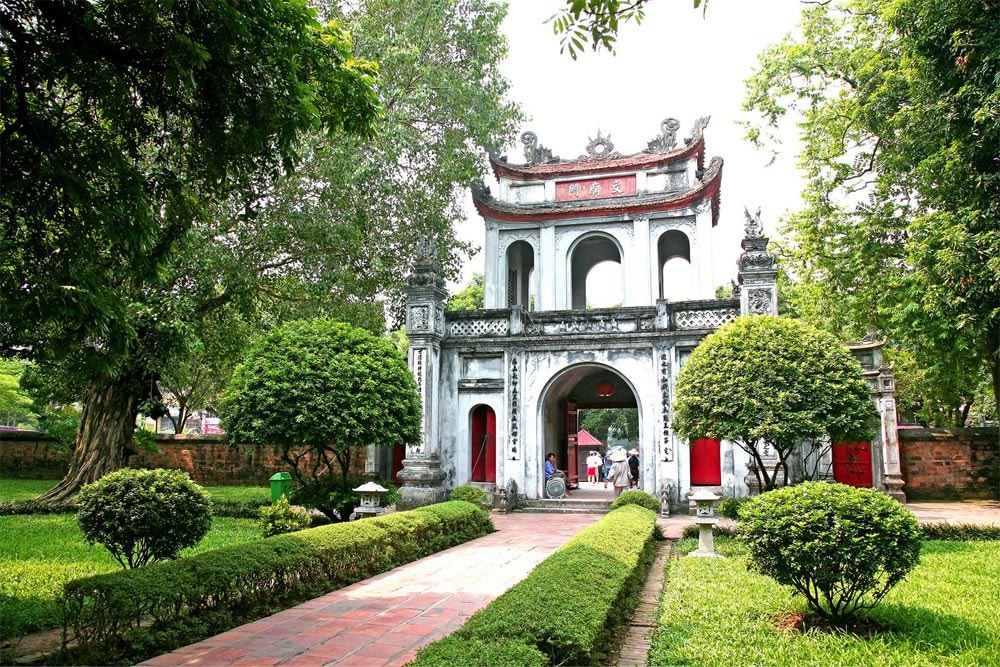 things to see in hanoi temple of literature