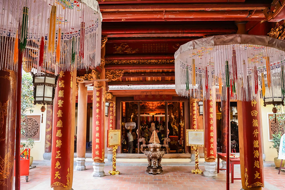bach-ma-temple-hanoi-opening-hours