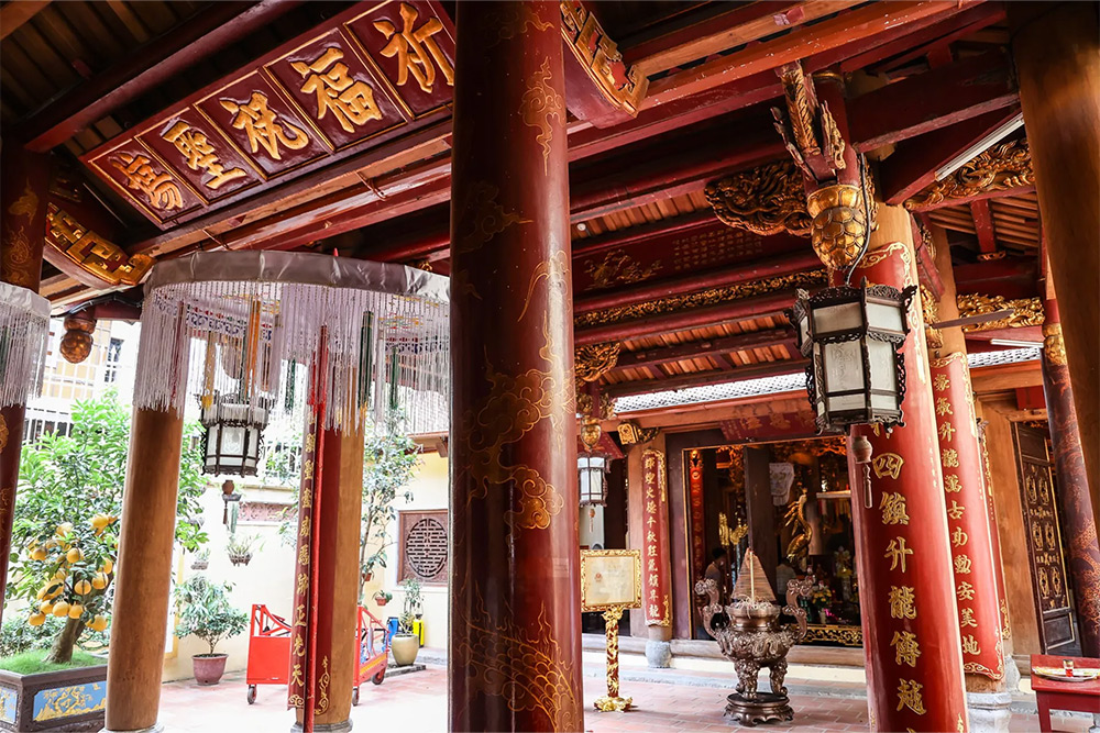 bach-ma-temple-hanoi-special-features