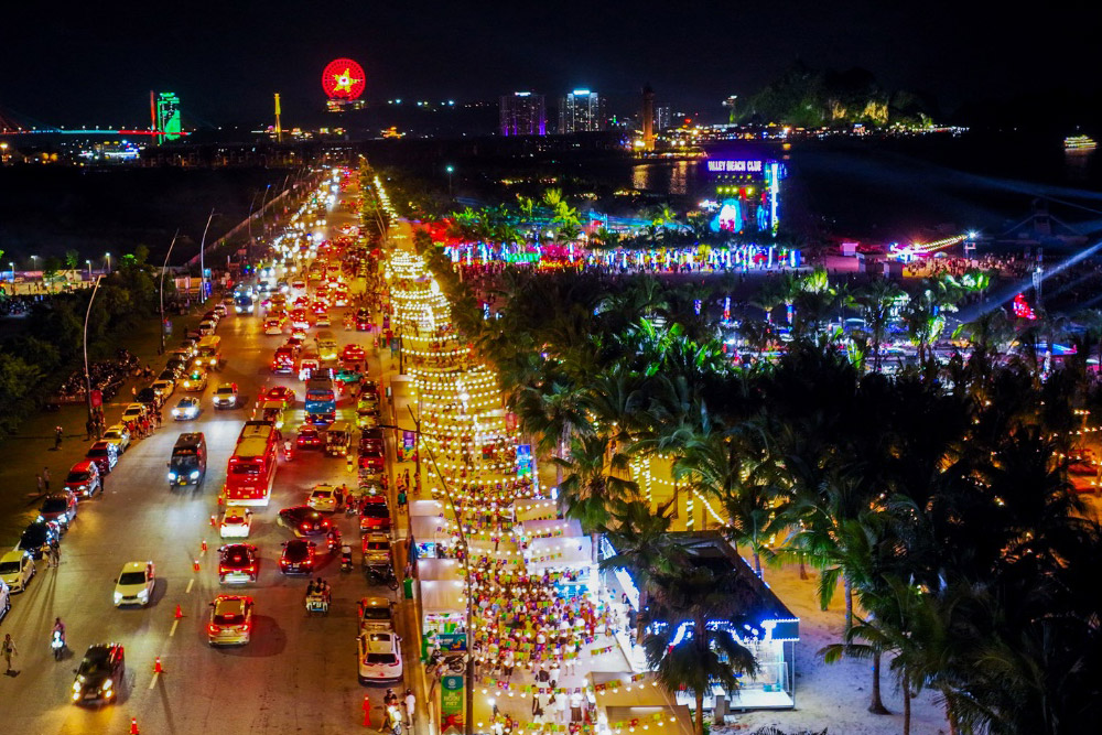 best-beaches-in-viet-nam-bai-chay-beach-at-night