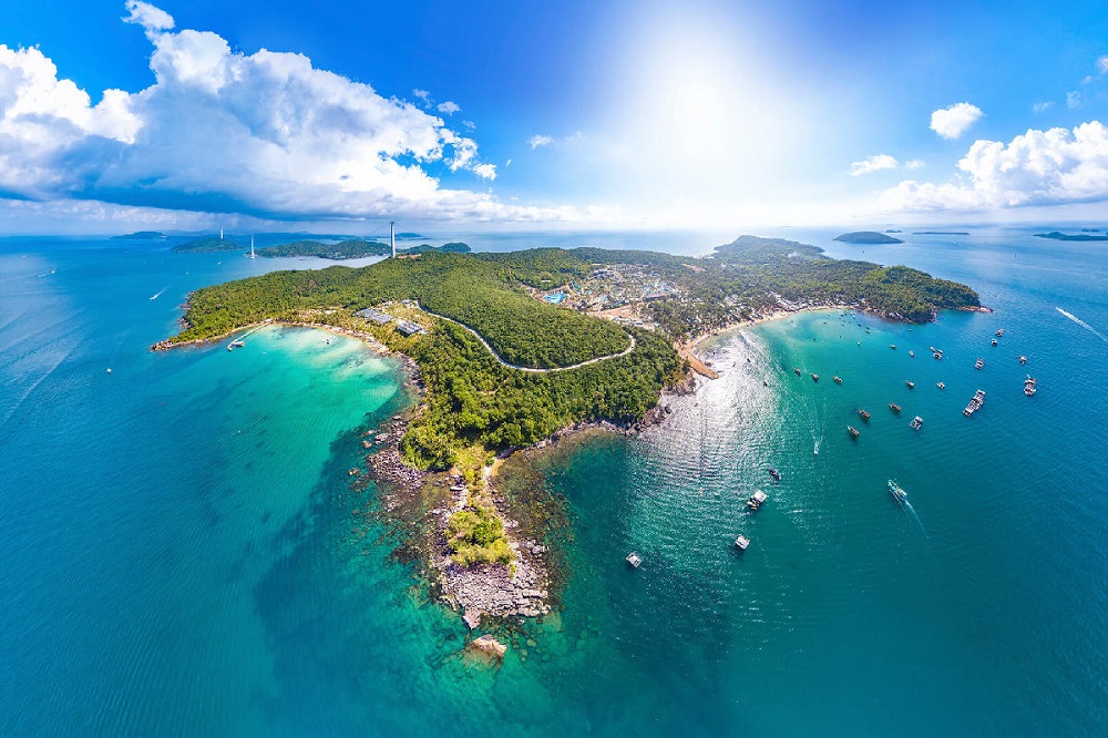 da-nang-or-phu-quoc-Why-April-and-November-are-not-Phu-Quoc-dry-season