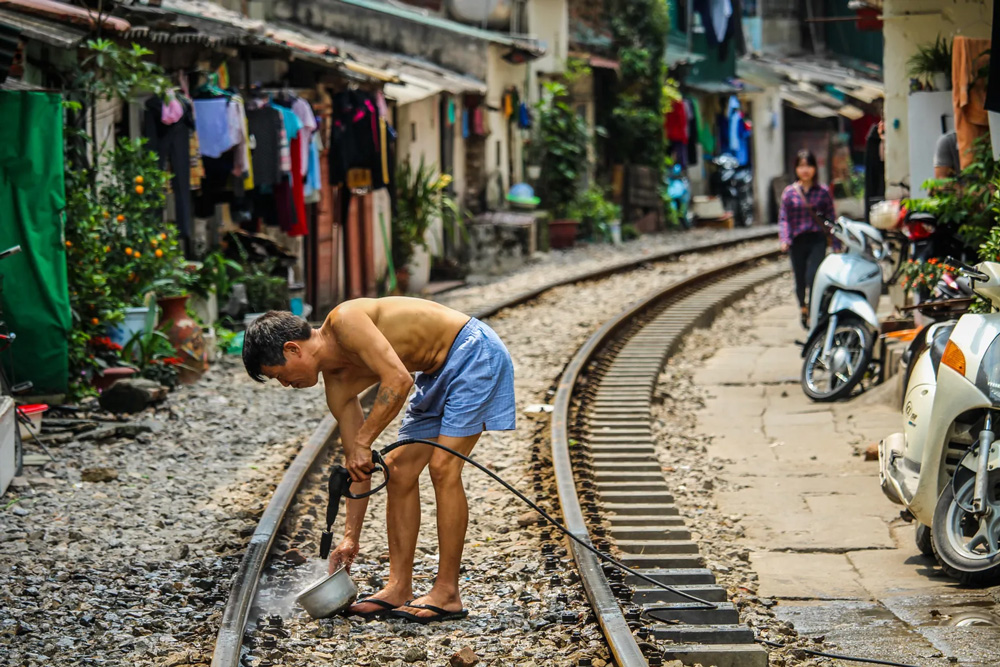 hanoi-train-street-daily-life