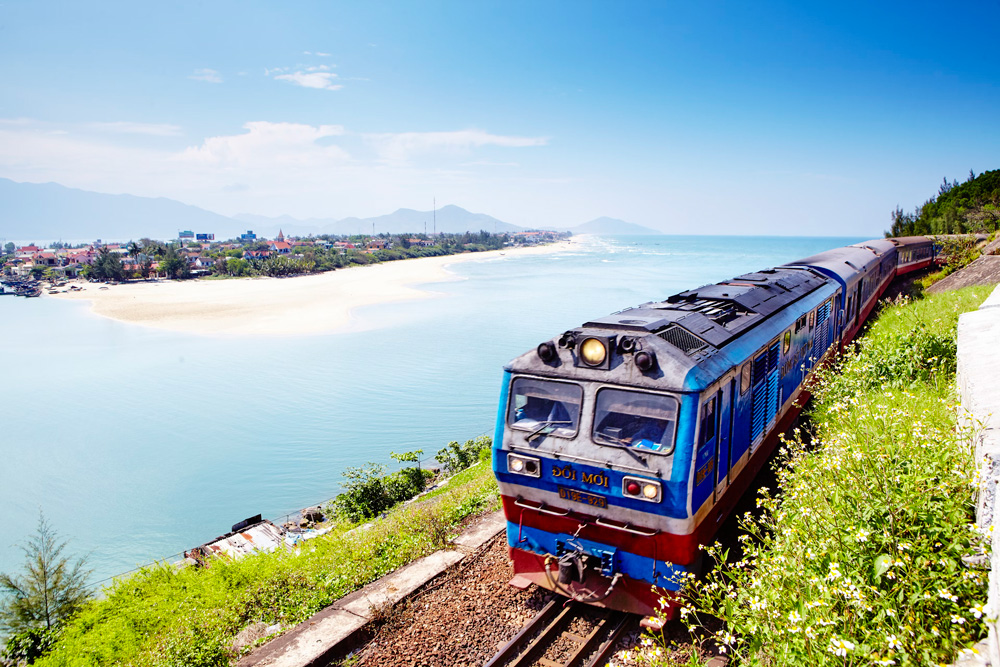 scenic-vietnam-train-route