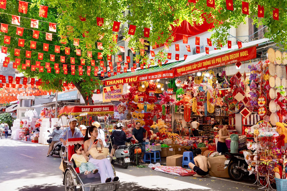 shopping-in-hanoi-Hanoi-Old-Quarter-Shopping