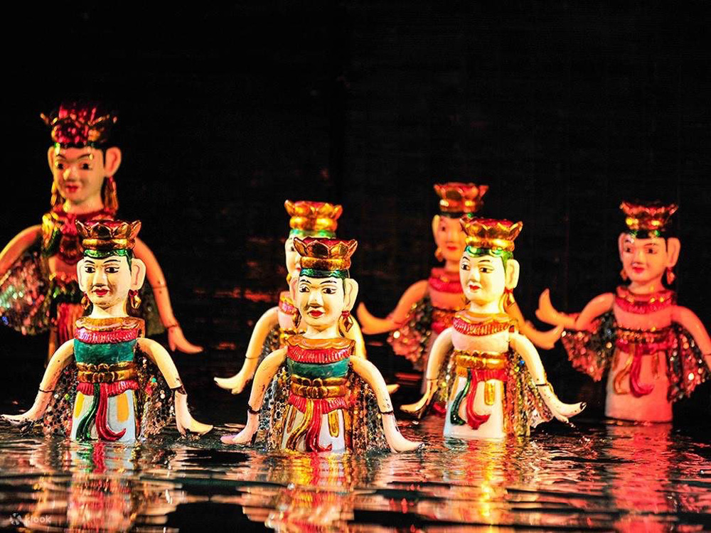 things-to-do-in-vietnam-with-kids-water-puppet-show